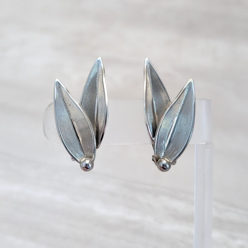 Vintage Avon Clip On Earrings Large Leaf Duo Fall Autumn 1.25"